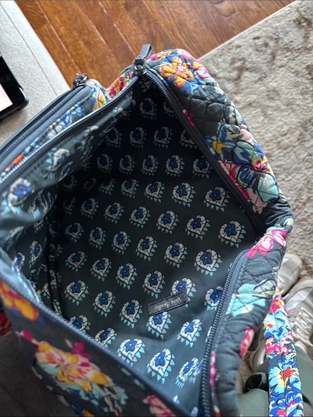Vera Bradley Sling Backpack Pretty Posies Gray Quilted - Picture 5 of 5